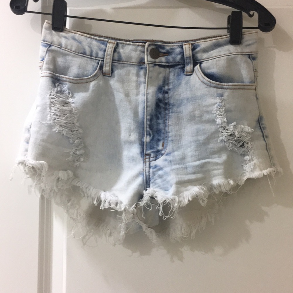 LIGHT DENIN JEAN SHORTS